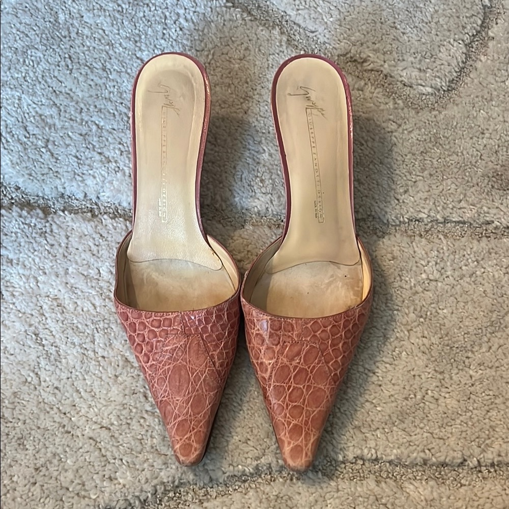 Stylish Women's Pink Mules